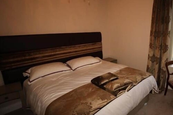 Room 10 of 35