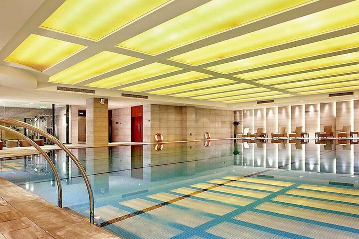 Pool Hotel