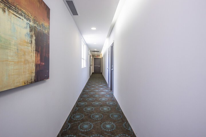 Ballroom/Hall 28 of 31