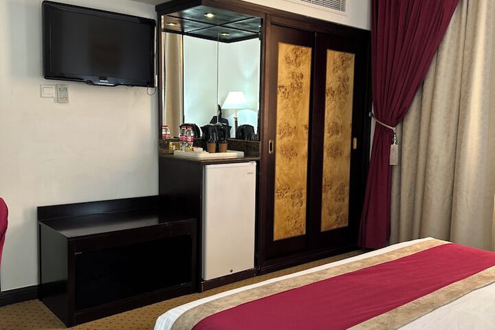 Room 21 of 49