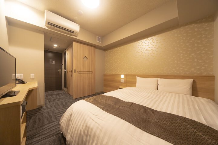 Room 9 of 96