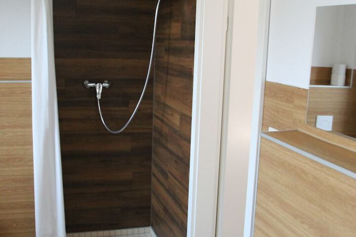 Room 16 of 32