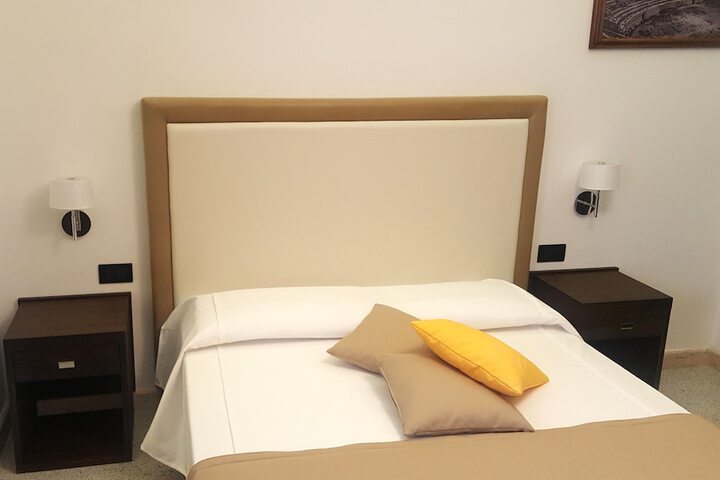 Room 32 of 73
