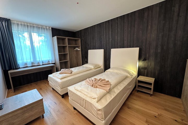 Room 17 of 77