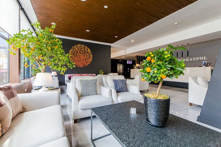 Guest Lobby