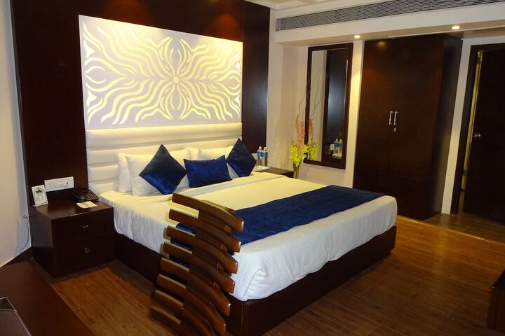 Room 17 of 38