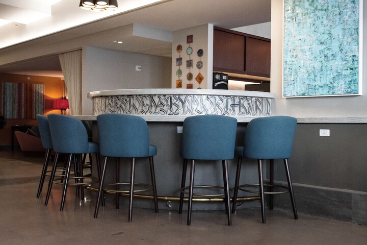 Business Center 77 of 85