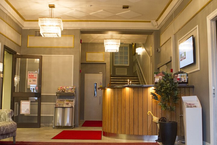 Entrance & Lobby