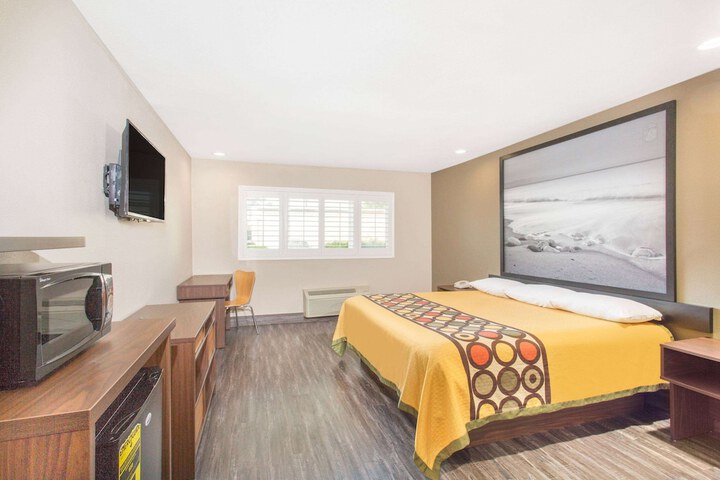 1 King Bed (17 of 20)