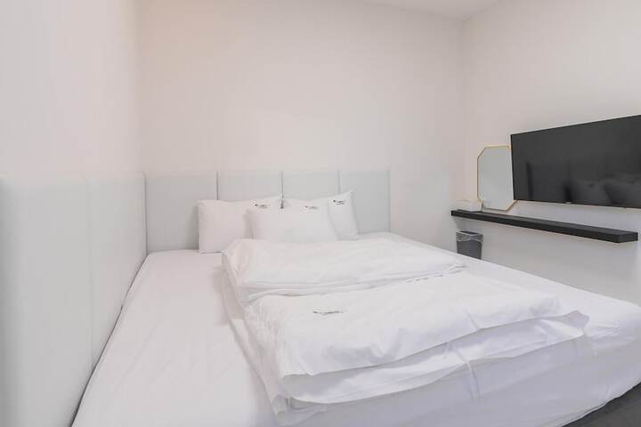 Room 165 of 188