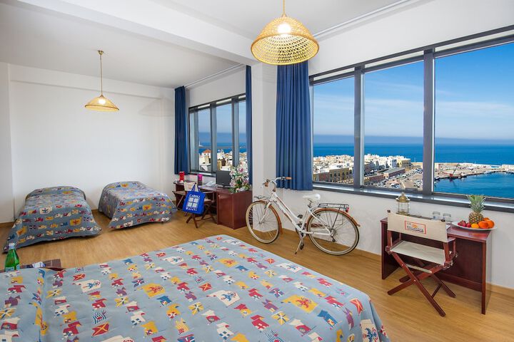 Room 53 of 178