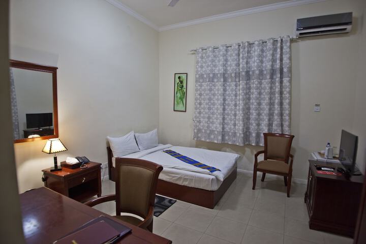 Room 6 of 12