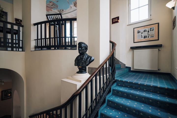Guest Lobby