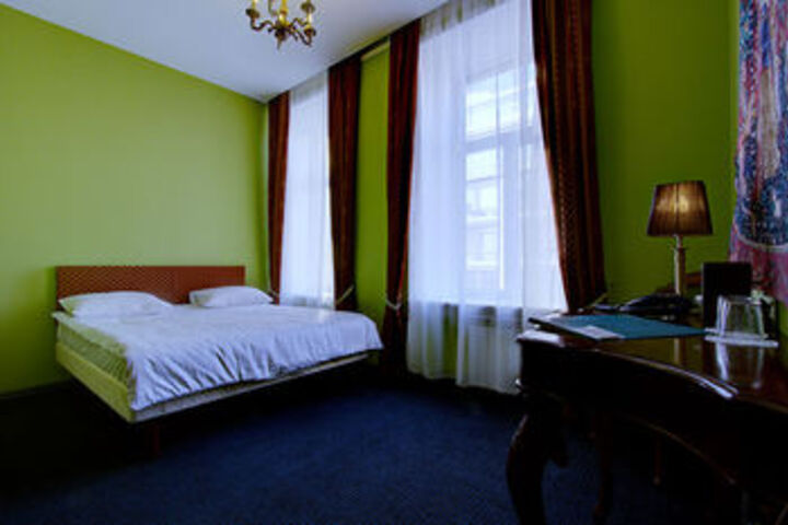 Room 18 of 25