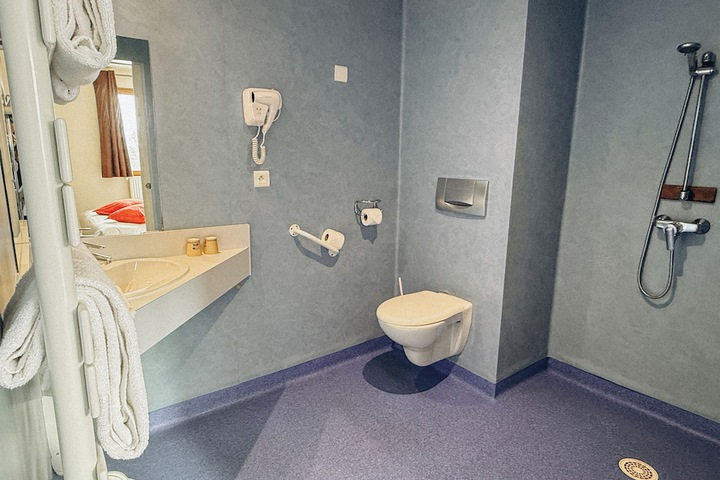 Room 70 of 115