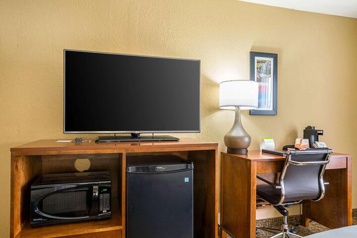 Standard 2 Queen Beds Accessible (7 of 16)