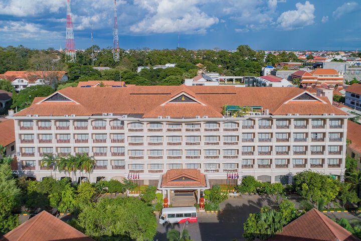 Hotel Exterior 119 of 133