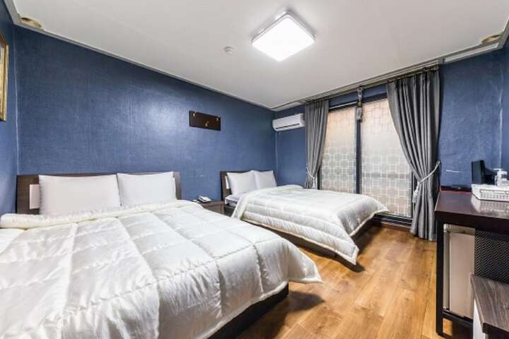Room 28 of 52