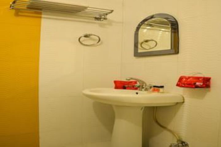 Room 4 of 28