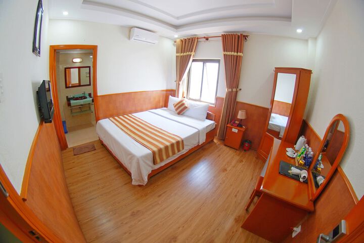 Room 17 of 77