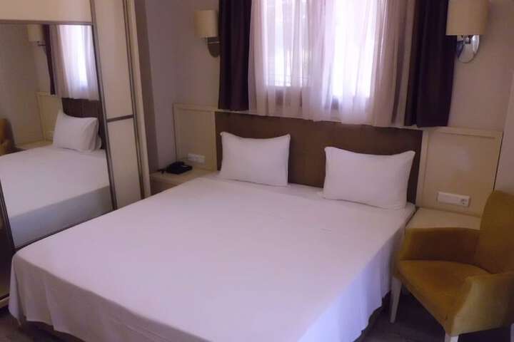 Room 10 of 38
