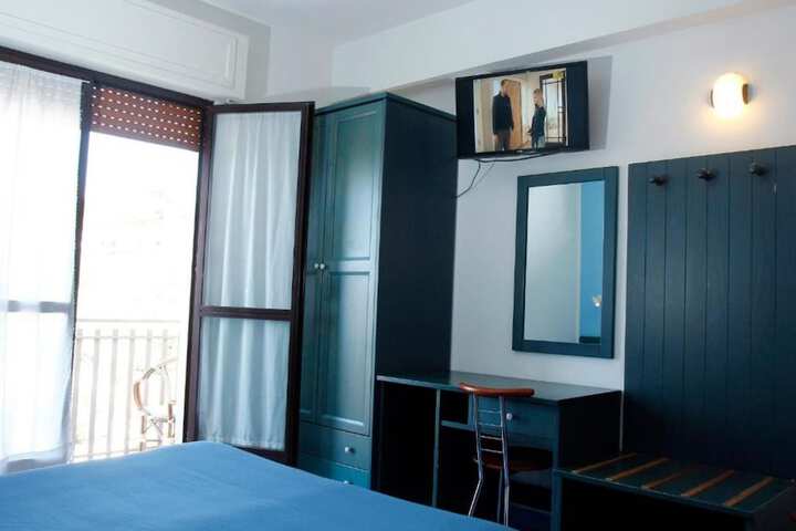 Room 16 of 37