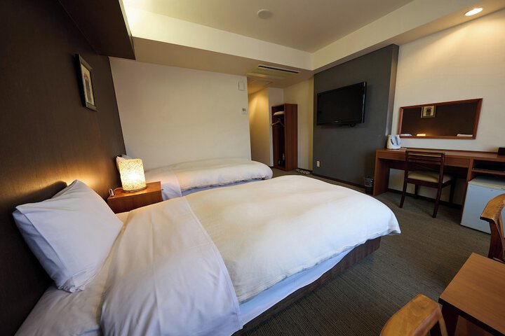 Room 15 of 152