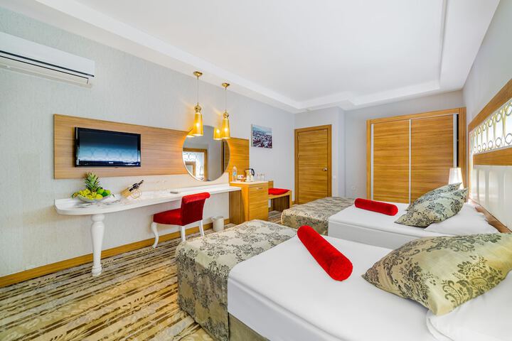 Room 3 of 114