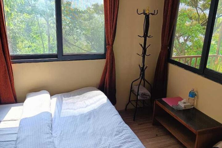 Room 2 of 37