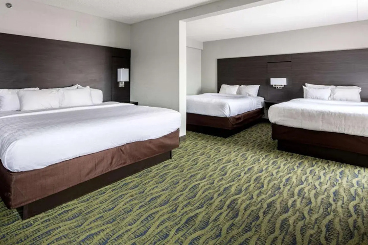 Room 4 of 25
