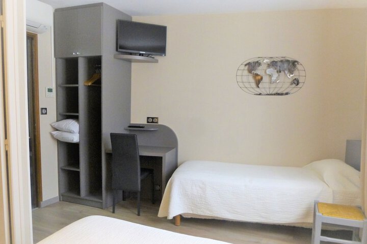 Room 22 of 48