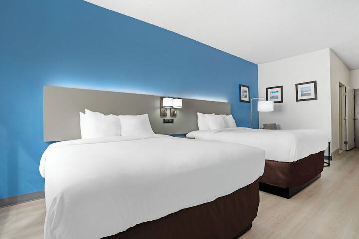 Room 36 of 213