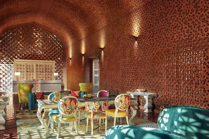 Lobby lounge