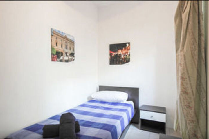 Room 17 of 38