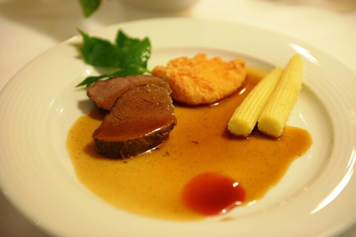 Dining 42 of 52