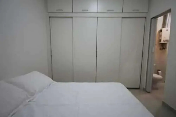 Room 4 of 10