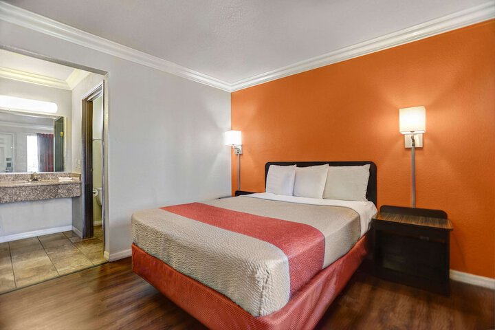 Room 10 of 24