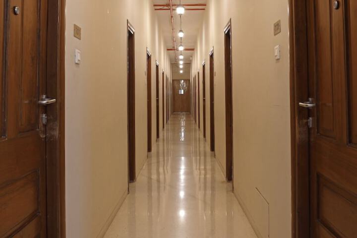 Ballroom/Hall 73 of 103
