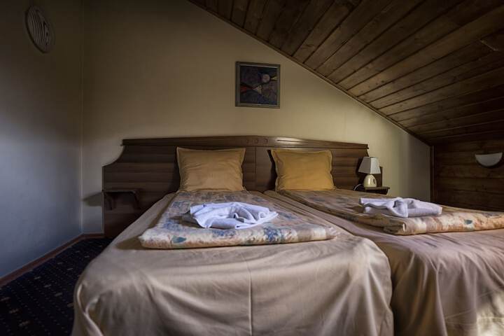 Room 10 of 62