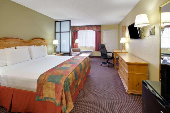 1 King Bed Suite (1 of 5)
