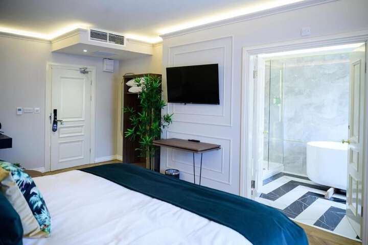 Room 2 of 25