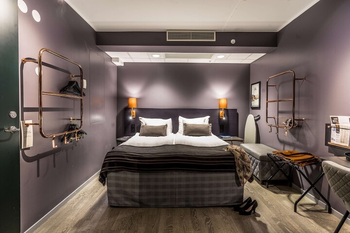 Room 42 of 126
