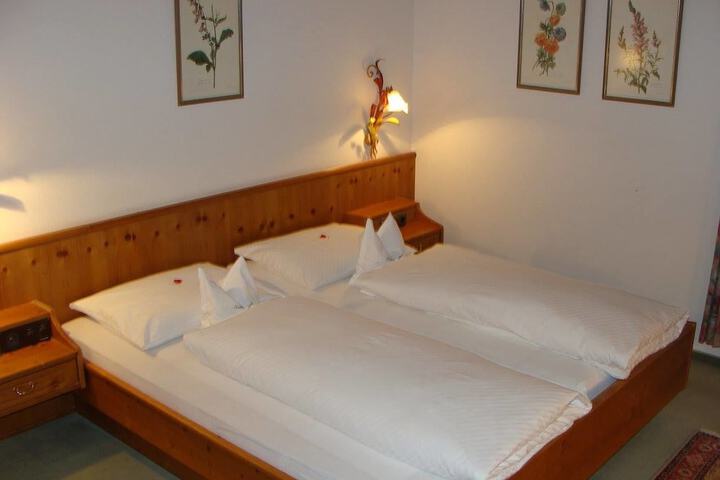 Room 3 of 34