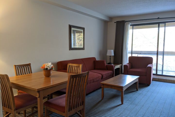 Suite Queen Bed (4 of 7)