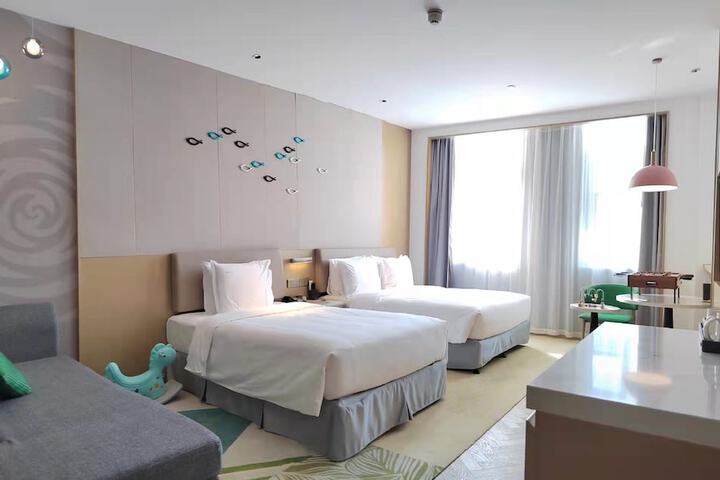 Room 10 of 104