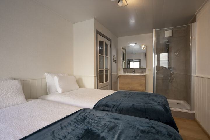 Room 7 of 52