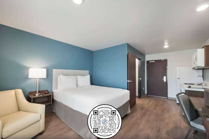 1 Queen Bed (7 of 20)