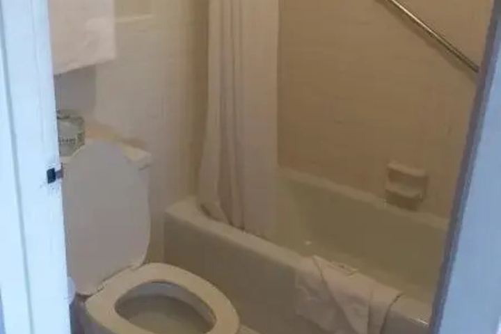 Room 5 of 5