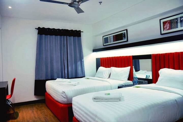 Room 8 of 32