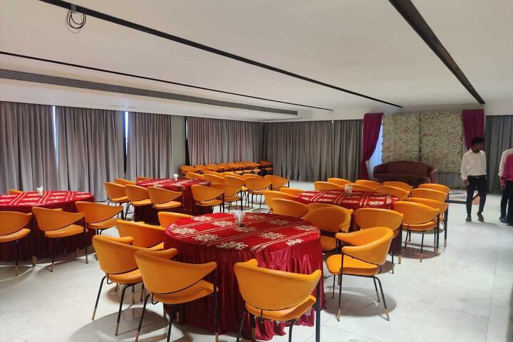 Ballroom/Hall 34 of 47